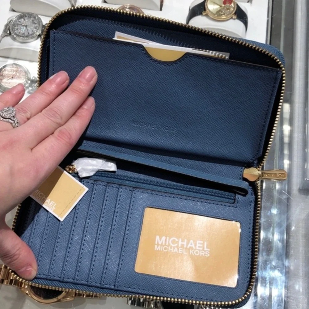 Michael kors Hayes flat wallet phone case wristlet